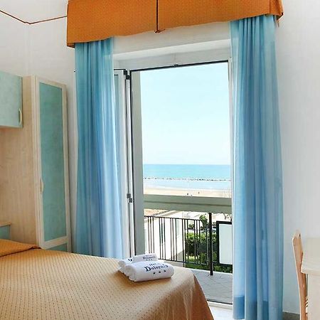 Hotel Dolores Rimini Buitenkant foto