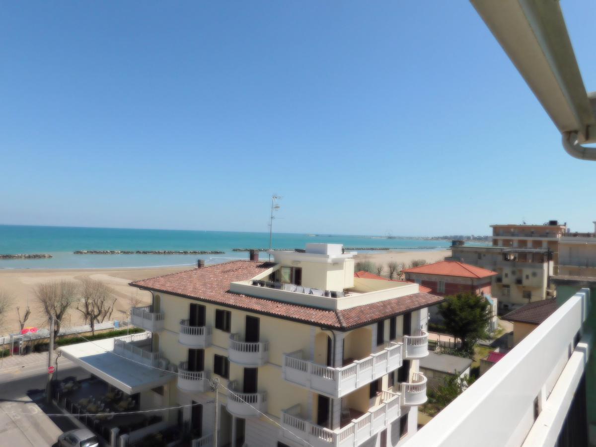 Hotel Dolores Rimini Buitenkant foto