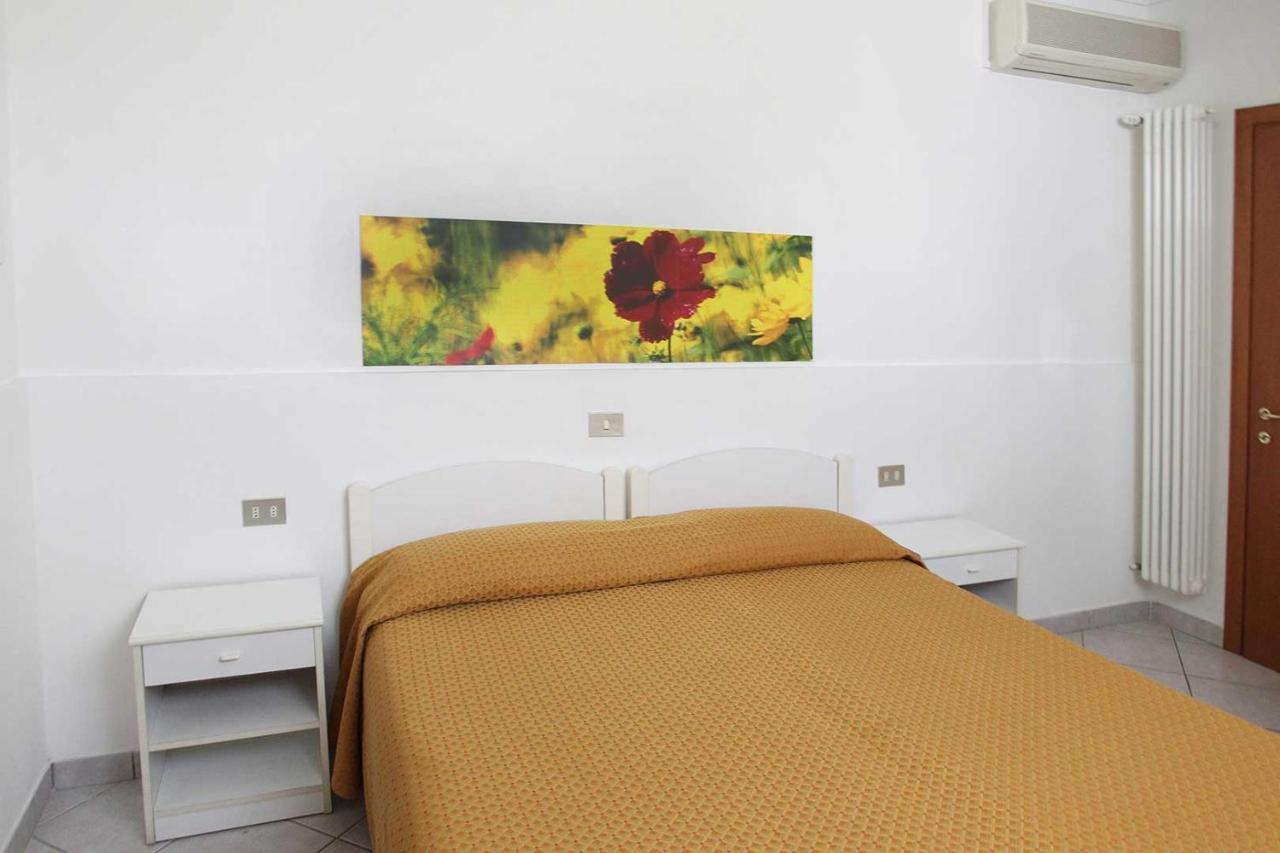 Hotel Dolores Rimini Buitenkant foto