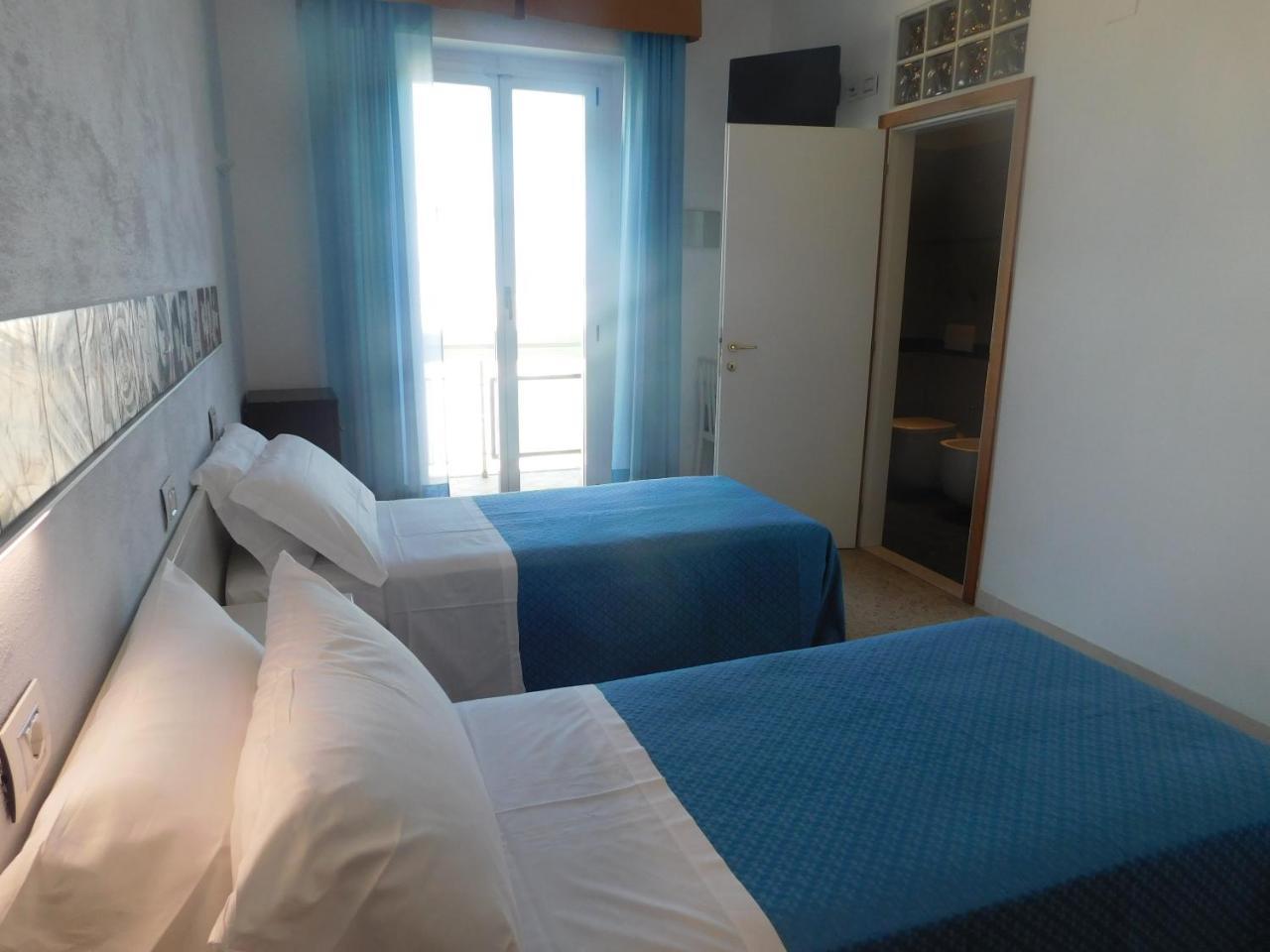 Hotel Dolores Rimini Buitenkant foto