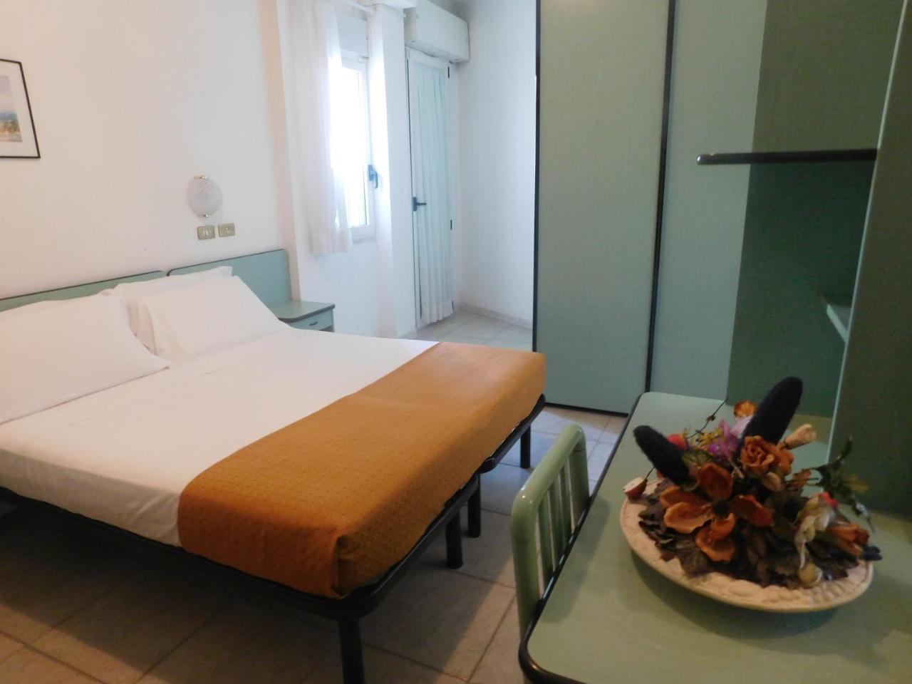 Hotel Dolores Rimini Buitenkant foto