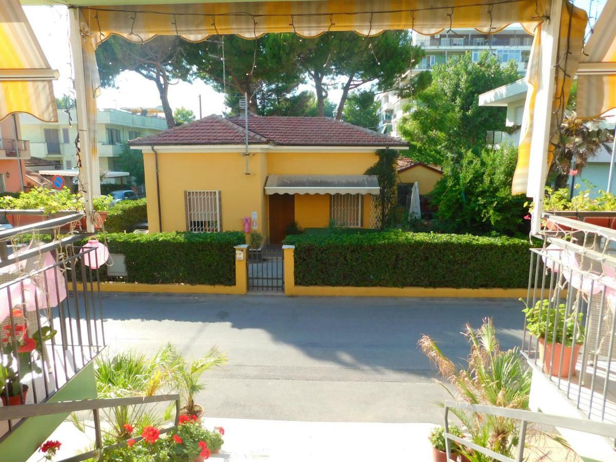 Hotel Dolores Rimini Buitenkant foto