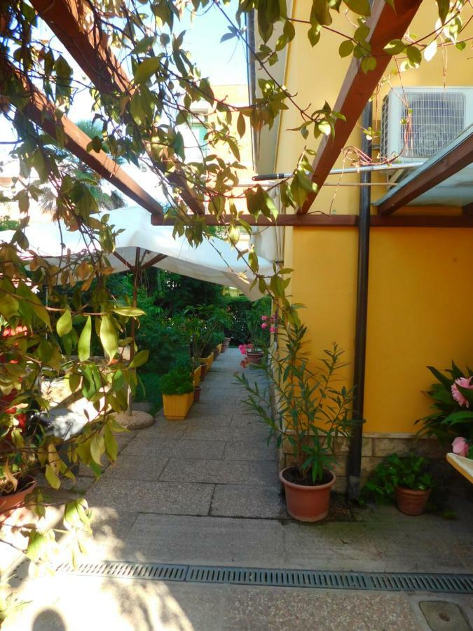 Hotel Dolores Rimini Buitenkant foto